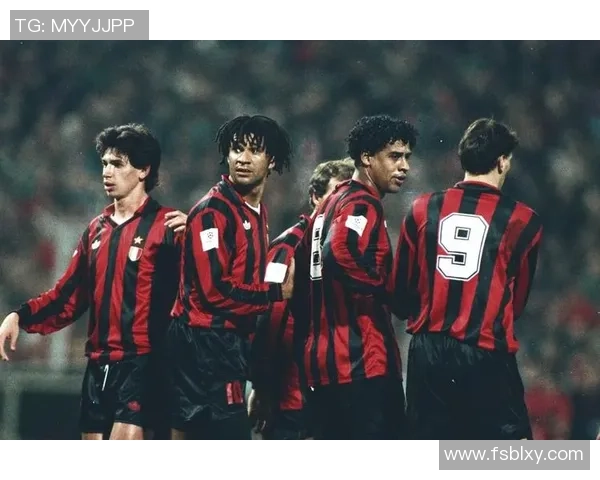 足球明星背影转场瞬间展现运动魅力与拼搏精神的完美结合